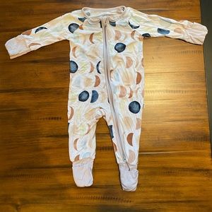 •LITTLE SLEEPIES• Luna Neautral • Newborn • No Stains • No Pilling •